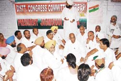 Congress leaders at a meeting held in connection with the MC elections in Ludhiana