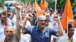 Activists of the Akhil Bhartiya Vidyut Mazdoor Mahasangh raise slogans in favour of their demands at Sansad Marg in the Capital