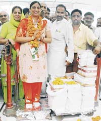 Meenu Prashar of the Congress being weighed against laddoos by her supporters in Ward No. 31 in Ludhiana