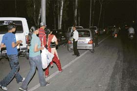 Vehicles parked on the national highway in front of a mall in Karnal in violation of the rules