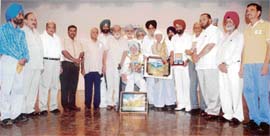Freedom fighters being honoured during the celebration of Quit India Day by the