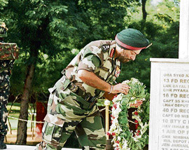 The Chief of Army Staff, Gen J.J. Singh, lays a wreath at the Veer Smiriti war memorial in Chandimandir