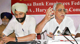 General secretary of the Haryana Bank Employees Federation N.P.Munjal addresses mediapersons in Ambala on Saturday.