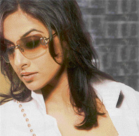 Vidya Balan sheds her girl-next-door image in Heyy Babyy