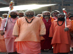 Saints take Chhari-Mubarak (holy mace of Lord Shiva) to the Shankaracharya temple in Srinagar
