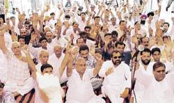 BJP legislator Harish Bedi (wearing black specs) joins VHP workers in a protest against the demolition of Ram Setu in Ludhiana on Sunday.