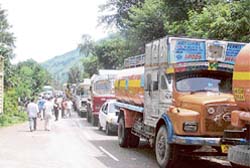Vehicles stranded on the national highway following landslides between Sundernagar and Slapper