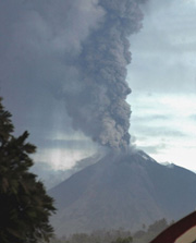 Smoke spews from Mount Soputan, a volcano on Indonesias Sulawesi island, in Minahasa on Tuesday. Despite the volcano burst, no evacuation of people in its surroundings is needed, an official said.