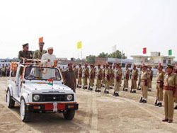Haryana Governor A.R. Kidwai inspects the guard of honour by contingents of the Haryana police, NCC and scouts at a state-level Independence Day function at Kaithal on Wednesday. 