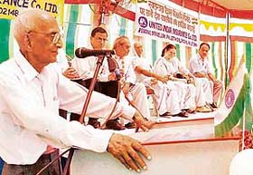 Freedom fighters and officials of United India Insurance Company on the occasion of Independence Day celebrations