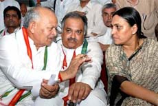 Haryana Congress president Phool Chand Mullana (left) and working president Kuldip Sharma (centre) with Sumita Singh, MLA, Karnal, at a party meet at Karnal on Thursday.