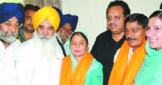Senior Akali leader Sewa Singh Sekhwan welcomes independent Paramjit Jassal into SAD in Jalandhar on Friday.