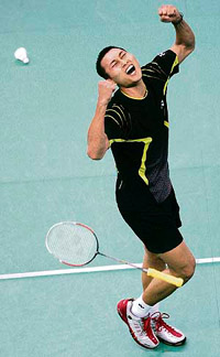 Indonesias Sony Dwi Kuncoro celebrates after beating Chinas Chen Yu in the mens singles semifinal at the World Badminton Championship in Kuala Lumpur on Saturday. Sony won 18-21, 21-13, 21-15 to set up the summit clash with Chinas Lin Dan