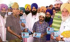 MLA Jagjivan Singh Khirnia Samrala inaugurates the kanak-dal scheme in Manderan village near Khamano on Sunday.