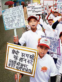School students participate in a Rajiv Gandhi Akshay Urja Divas rally in Shimla on Monday.
