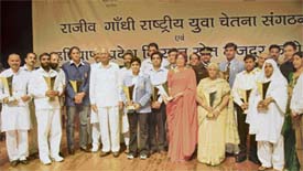 REMEMBERING RAJIV: Achievers with their awards and organisers at the Rajiv Gandhi award ceremony at Indradhanush Auditorium in Panchkula on Monday.