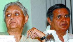 Delhi Chief Minister Sheila Dikshit along with health minister Yoganand Shastri at the inauguration of 15 Integrated Cousellilng and Testing Centres at Delhi Secretariat on Thursday.