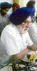Deputy Lok Sabha Speaker Charanjit Singh Atwal addresses a press conference at Phagwara.