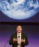 CEO of Nokia Olli-Pekka Kallasvuo addresses a press conference in central London on Wednesday.