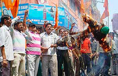 Activists of the Shiv Sena burn an effigy of Chief Minister Ghulam Nabi Azad during the Jammu bandh called by the Panthers Party