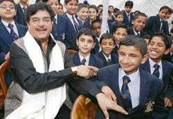 Shatrughan Sinha interacts with students of DAV Senior Secondary School, Lakkar Bazar