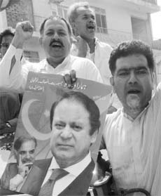 Supporters of Nawaz Sharif march during a rally in Rawalpindi