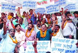 BJP activists from Delhi cantonment shout anti-UPA government slogans during a demonstration to demand elections to the Delhi Cantonment Board at Jantar Mantar in the Capital on Tuesday