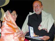President Pratibha Patil presents the Dada Saheb Falke Award-2005 to filmmaker Shyam Benegal