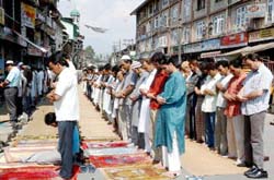 Devotees offer prayers on the first day of Ramzan in Srinagar