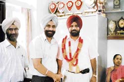Dr. Sukhwinder Singh Virk, president, Doraha unit, being received by Dr. Narinder Singh Sidhu, principal, Guru Nanak National College, Doraha