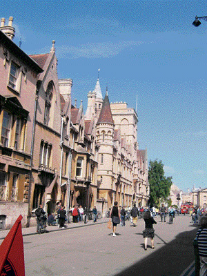 The High Street in Oxford retains the old-world charm .
