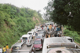 Vehicles remained stranded for over two hours owing to a traffic jam on the Una-Kangra highway near the Chintpurni temple on Sunday