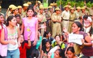 Protest against incidents of molestation of DU girl students: Students demonstrate in front of Delhi Police headquarters 