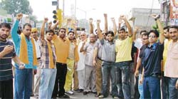 Bajrang Dal activists stage a demonstration against the proposed demolition of Ram Setu in Ludhiana