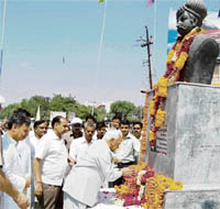 Haryana Governor Dr A.R. Kidwai pays floral tributes to Rao Tula Ram on the occasion of Haryana Veer and Shaheedi Diwas in Rewari on Sunday. Union minister of state for defence Rao Inderjit Singh is also seen in the picture. 