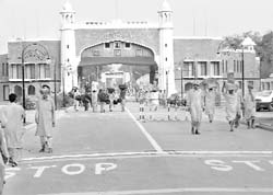Labourers transfer goods at the Wagah border in Pakistan