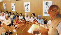 Kuldip Nayar delivers inaugural address at a seminar on Bhagat Singh at Panjab University in Chandigarh on Thursday.