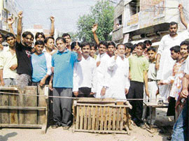 Shopkeepers of the Thandi Sarak area in Hisar stage a protest against an assault on a kiryana store owner on Thursday.