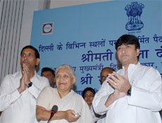 Delhi Chief Minister Sheila Dikshit inaugurates eight new FOBs from Delhi Secretariat. PWD minister Raj Kumar Chauhan and transport minister Haroon Yusuf are also seen in the picture.