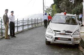 These traffic policemen seem to turn a blind eye to a VVIPs vehicle parked on a narrow road in a restricted zone near the church in Shimla