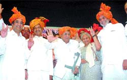 Ajay Maken, MP, Delhi Pradesh Congress president J.P. Agarwal, union minister of urban development S. Jaipal Reddy, Delhi Chief Minister Sheila Dikshit and Sajjan Kumar, MP, during an Abhinandan Samaroh for the issuance of ordinance to save the shops from sealing in unauthorised colonies, at Talkatora Stadium in the Capital on Sunday.