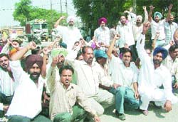 Members of the Government School Teachers Union raise slogans against the government on Kapurthala-Makhu Road