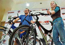 Two participants from Australia strike a pose during a press conference for the Herclules mountain biking rally in Shimla on Thursday. The rally will be flagged off from Peterhoff on Friday morning.