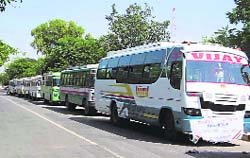 Empty buses lined up at Hisar on October 7 due to the lack of passengers. These were supposed to ferry local Congressmen to attend the bijli rally at Jhadli in Jhajjar