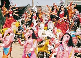 Artisans busy making idols of Goddess Durga during Navratras