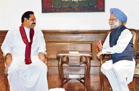 Prime Minister Manmohan Singh (R) talks with Sri Lankan President Mahinda Rajapakse during a meeting at Manmohan Singhs residence in New Delhi