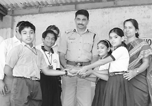 Superintendent of Police Shrikant Jadhav accepts funds raised by schoolchildren for Mission Stray Cattle in Hisar