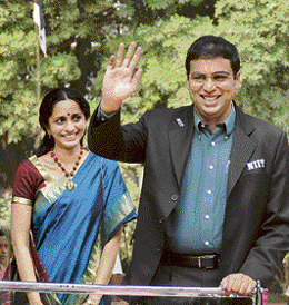 Vishwanathan Anand and his wife Aruna take part in a royal cavalcade at NIIT Delhi campus during a felicitation ceremony in New Delhi on Tuesday