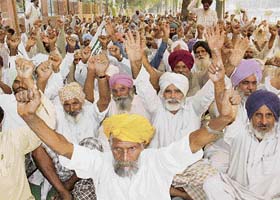 Bharatiya Kisan Union (Ekta) farmers protest against the government in Bathinda