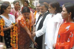 Convenor of Delhi Pradesh National Panthers Kinnar Front Sita Kinnar along with other kinnars being welecomed by Panther's Party national president Prof Bhim SIngh in the Capital on Friday.